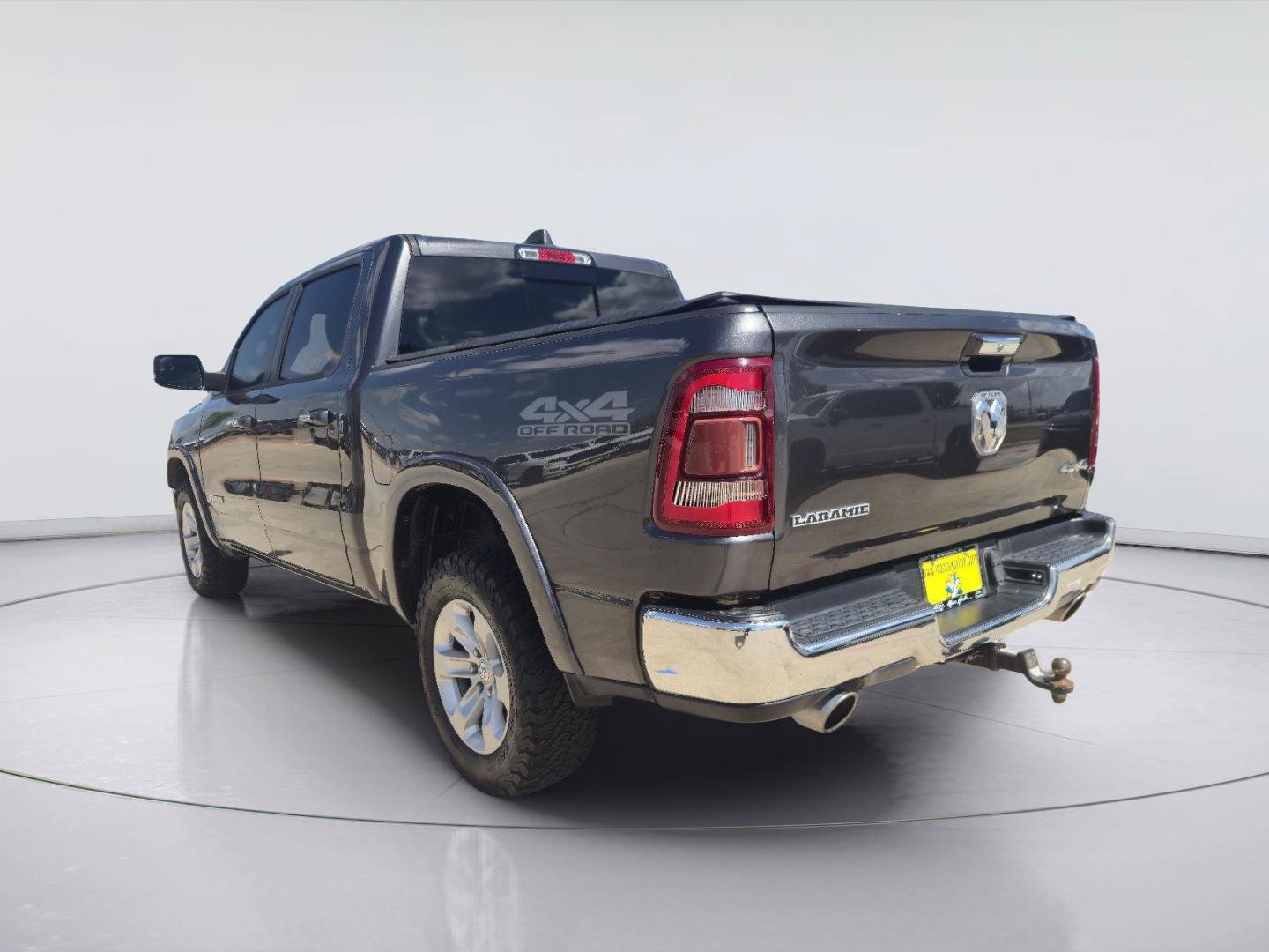 Used 2019 RAM 1500 Laramie w/ Off Road Group AWD/4WD image 3