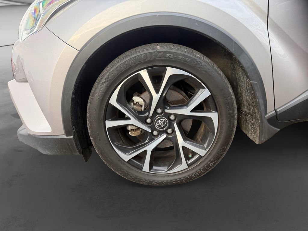Used 2019 Toyota C-HR XLE image 9