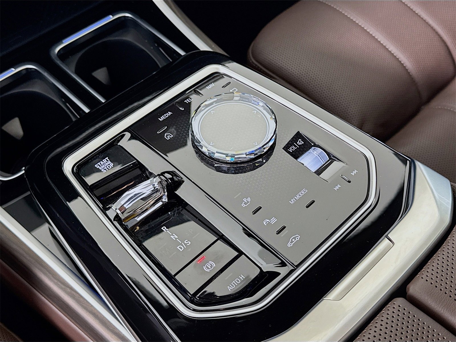 Used 2025 BMW 760i xDrive w/ Executive Package image 14