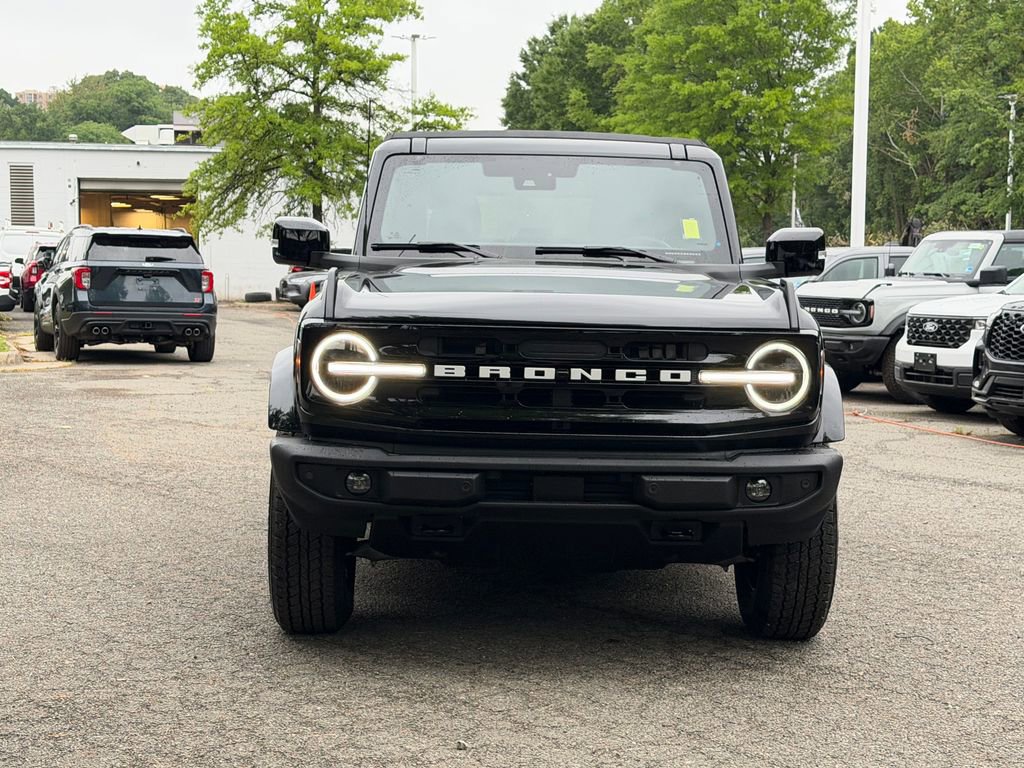 Used 2025 Ford Bronco Outer Banks AWD/4WD image 2