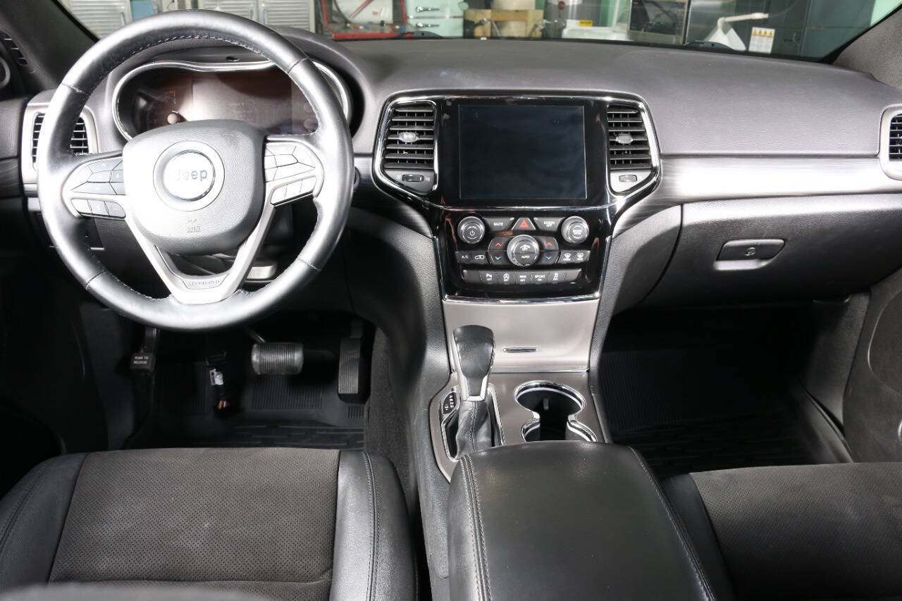 Used 2020 Jeep Grand Cherokee Altitude RWD image 25