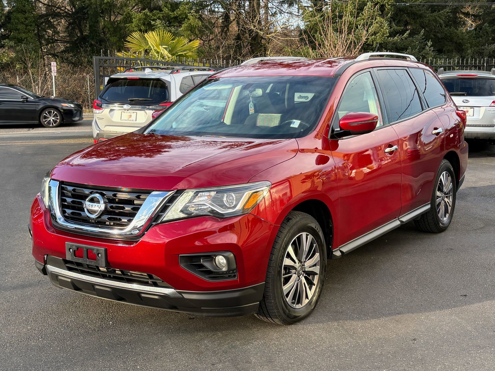 Used 2018 Nissan Pathfinder SV AWD/4WD image 3