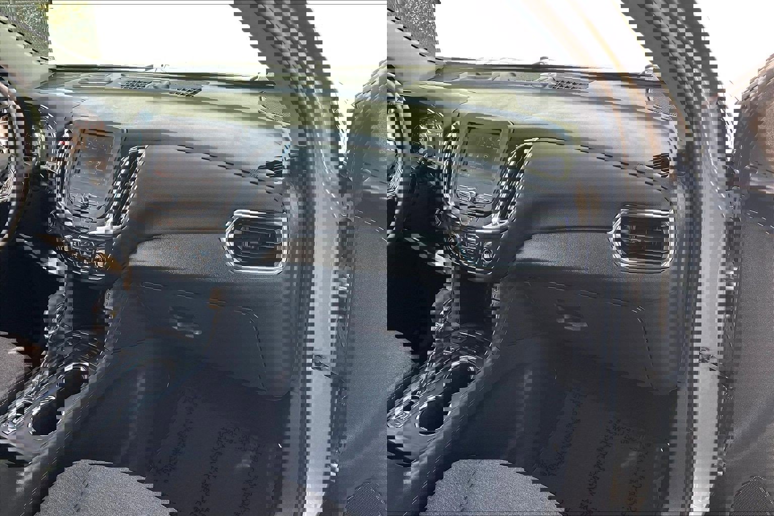 Used 2023 Chevrolet Equinox LT w/ Driver Convenience Package image 21