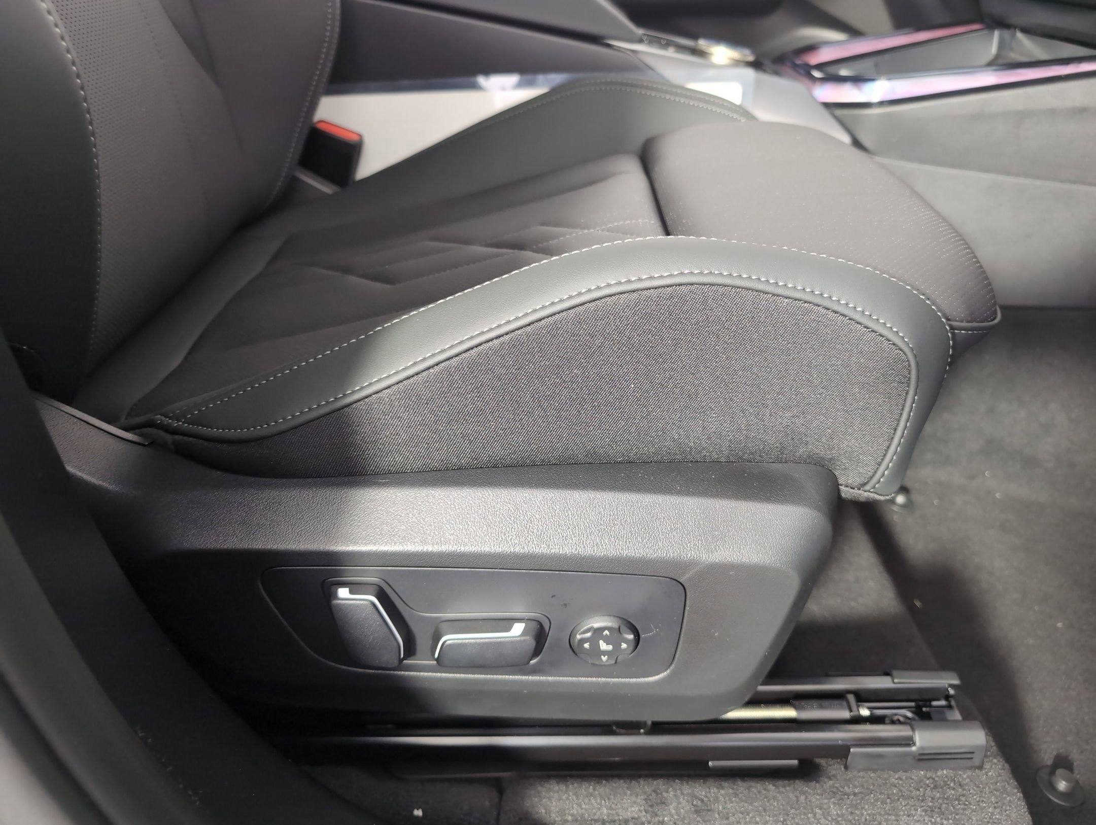 Used 2025 BMW X3 xDrive30i w/ Convenience Package image 30