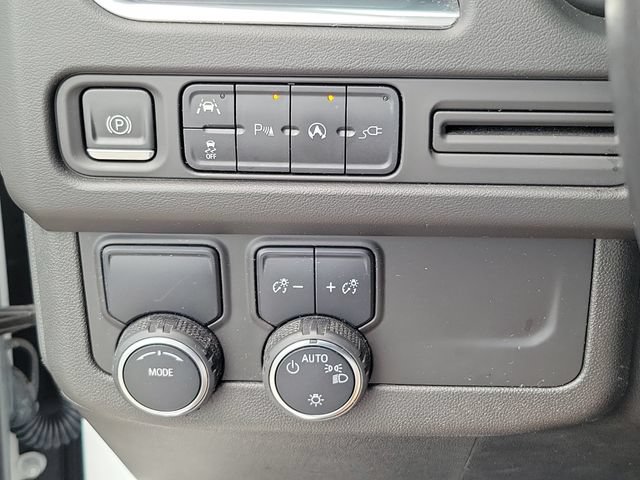 Used 2022 Chevrolet Suburban LT RWD image 18