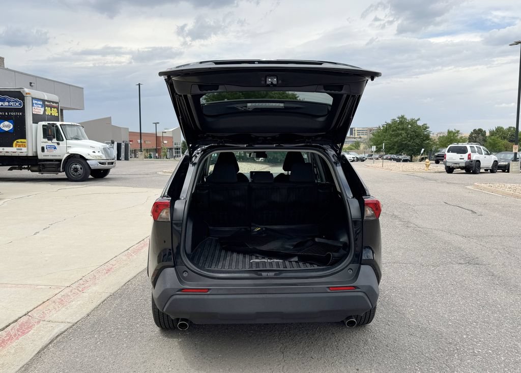 Used 2023 Toyota RAV4 LE AWD/4WD image 9
