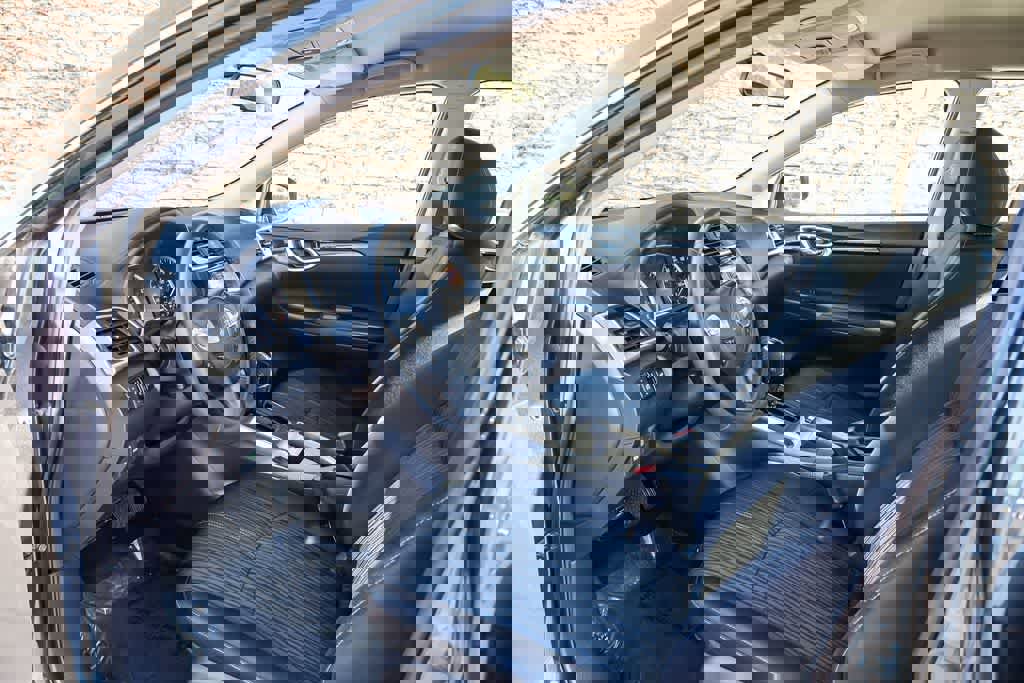 Used 2016 Nissan Sentra SV image 16