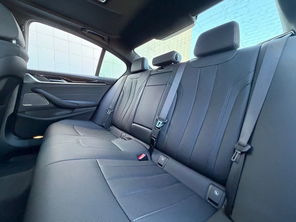 Certified 2023 BMW 530i xDrive w/ Premium Package image 38