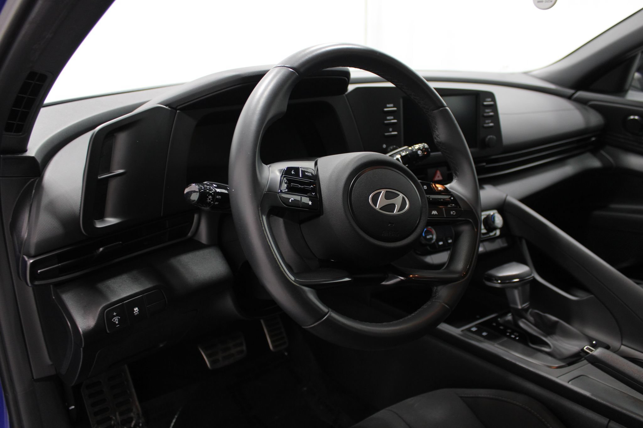 Used 2025 Hyundai Elantra Sport FWD image 12