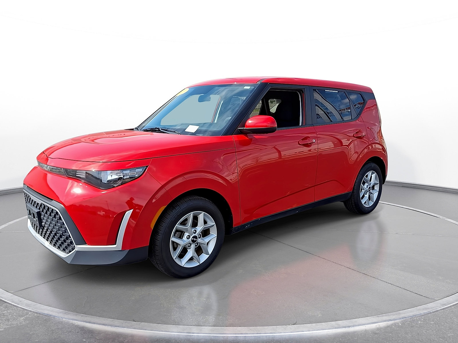 Used 2023 Kia Soul LX w/ LX Technology Package FWD image 4
