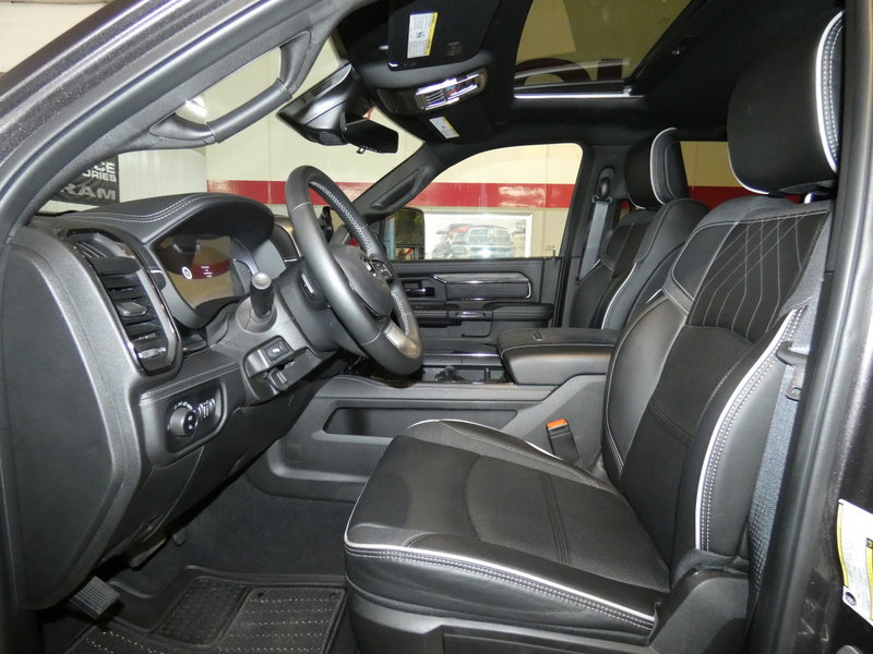 Used 2025 RAM 3500 Limited image 11