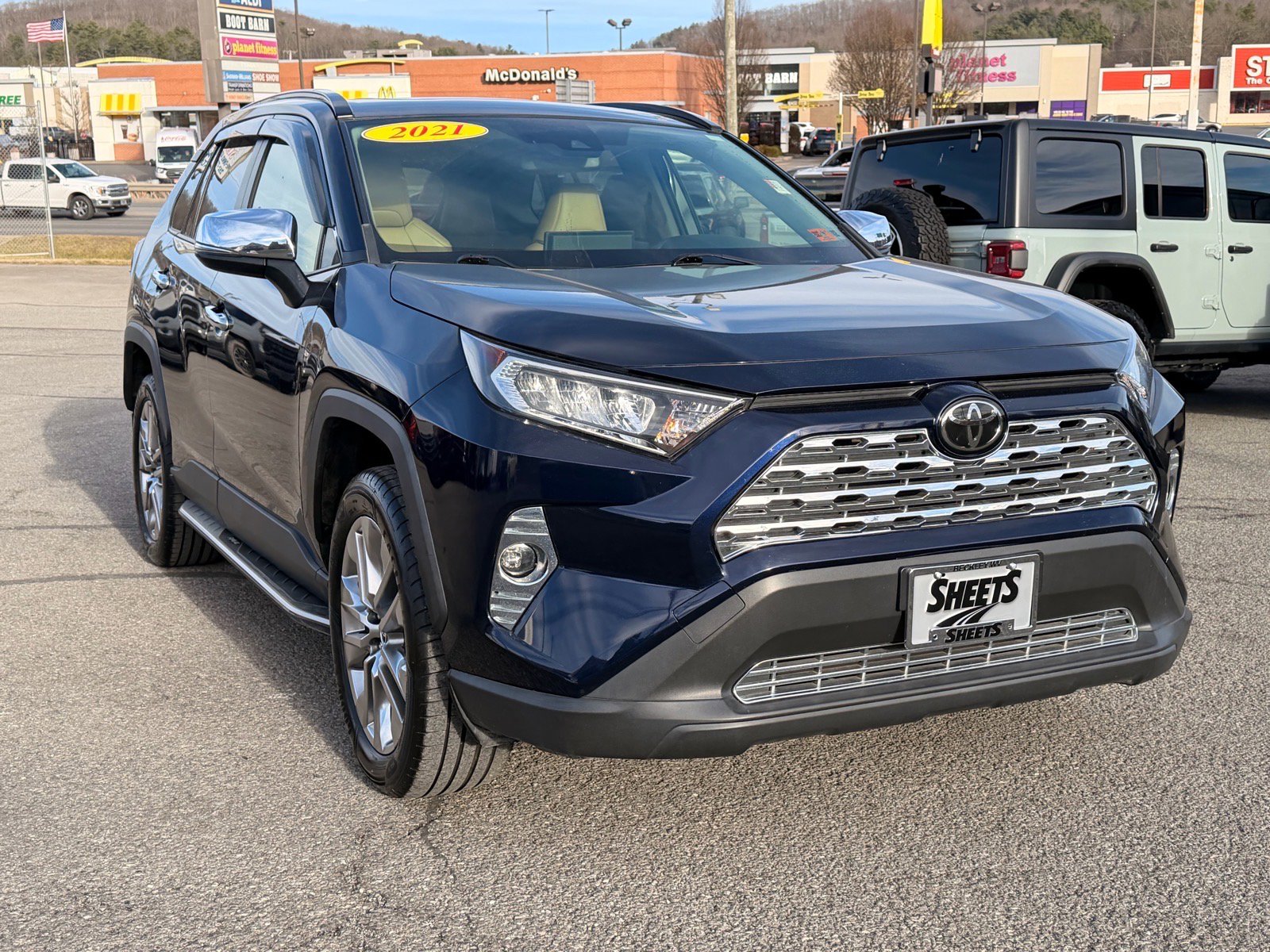 Used 2021 Toyota RAV4 XLE Premium image 10