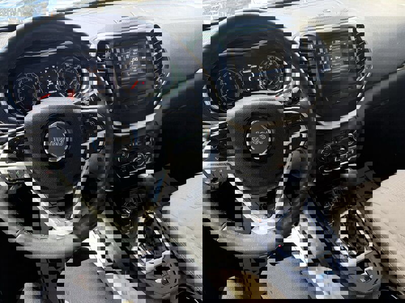 Used 2015 Jeep Cherokee Latitude w/ Comfort/Convenience Group image 13