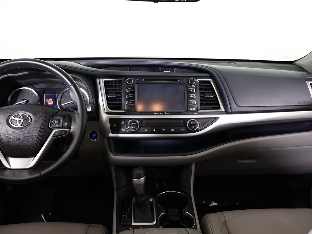Used 2017 Toyota Highlander XLE image 41