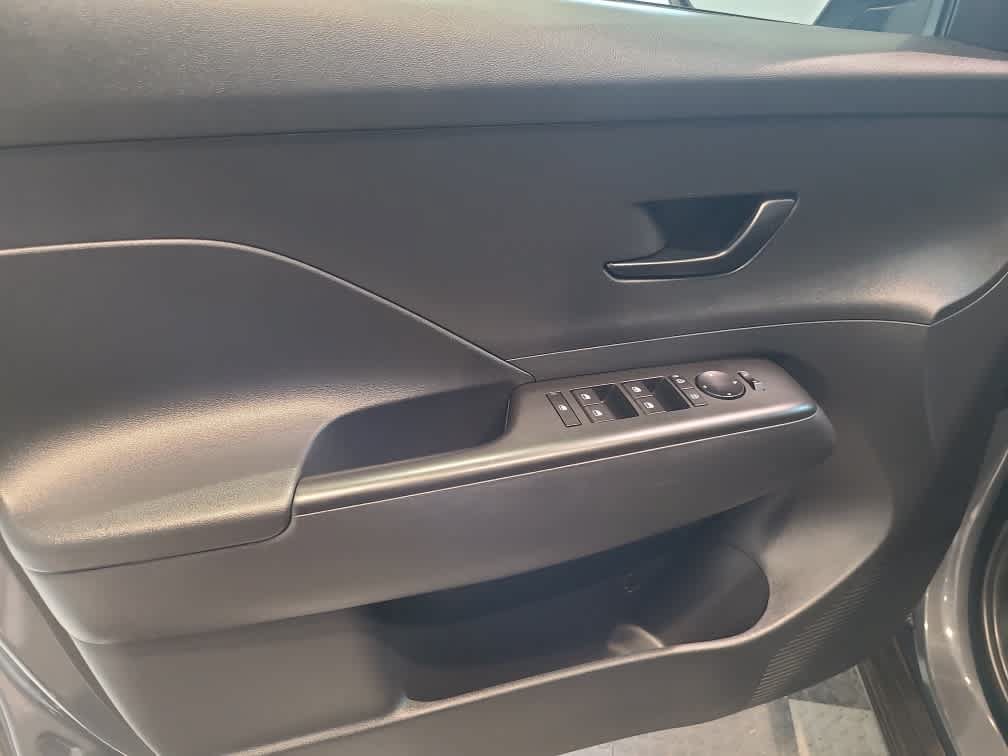 Used 2024 Hyundai Kona SE AWD/4WD image 9