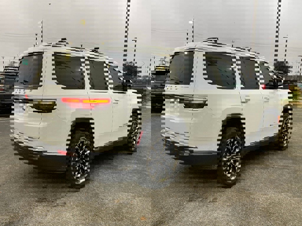 Used 2022 Jeep Wagoneer Series III w/ Premium Group I image 5