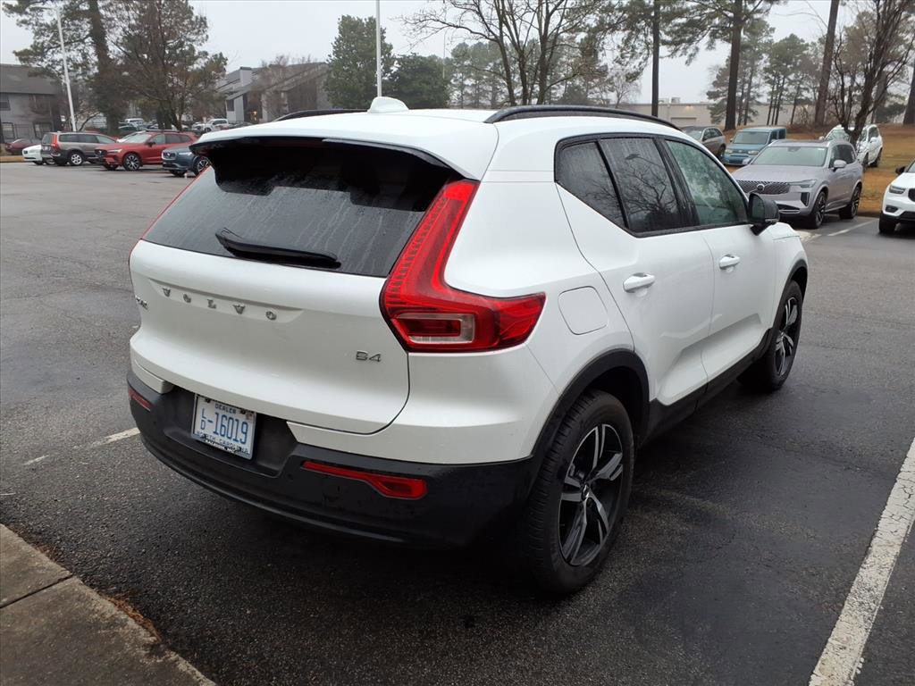 New 2026 Volvo XC40 B4 Core w/ Climate Package FWD image 9