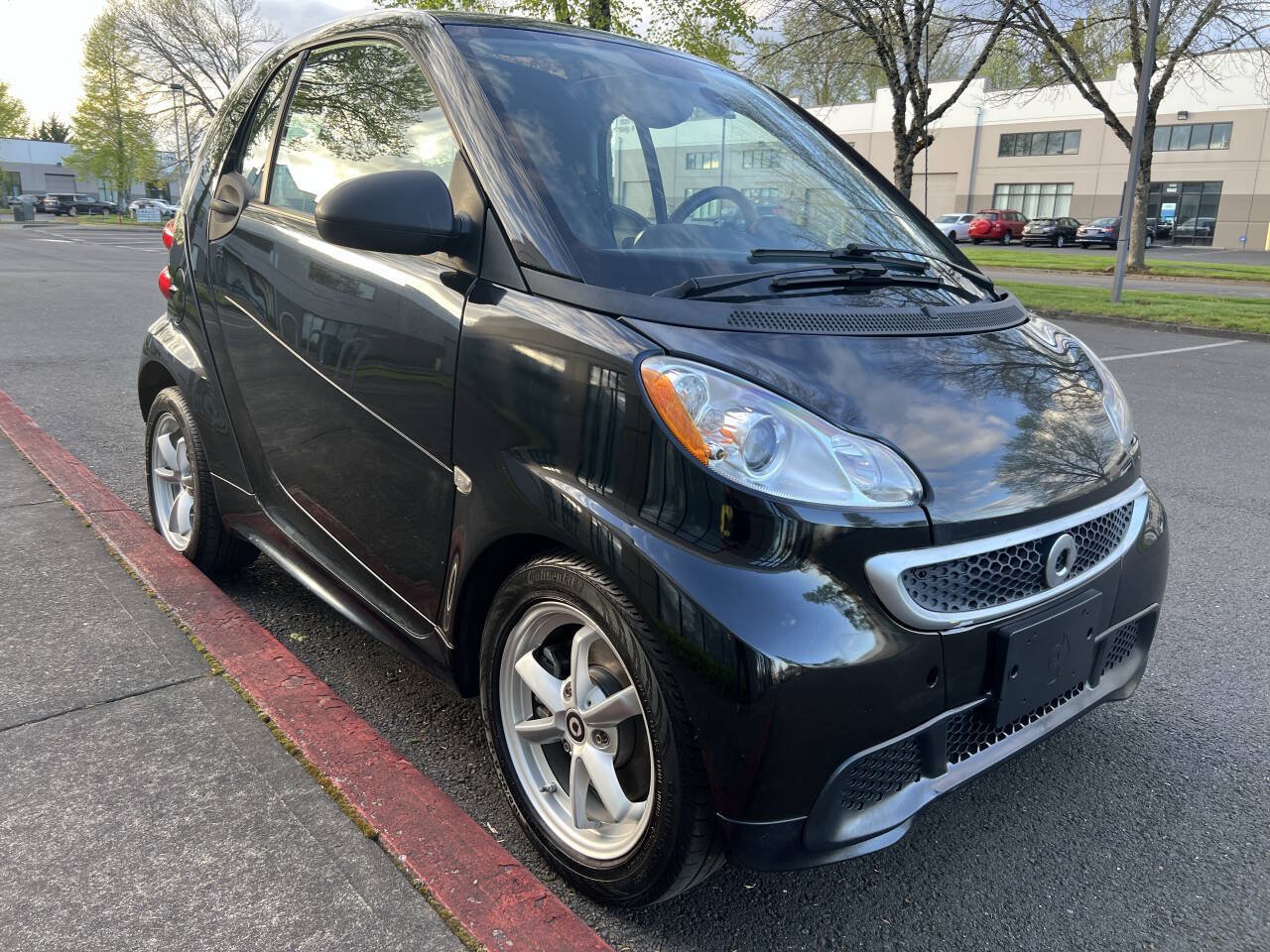 Used 2014 smart fortwo passion RWD image 2