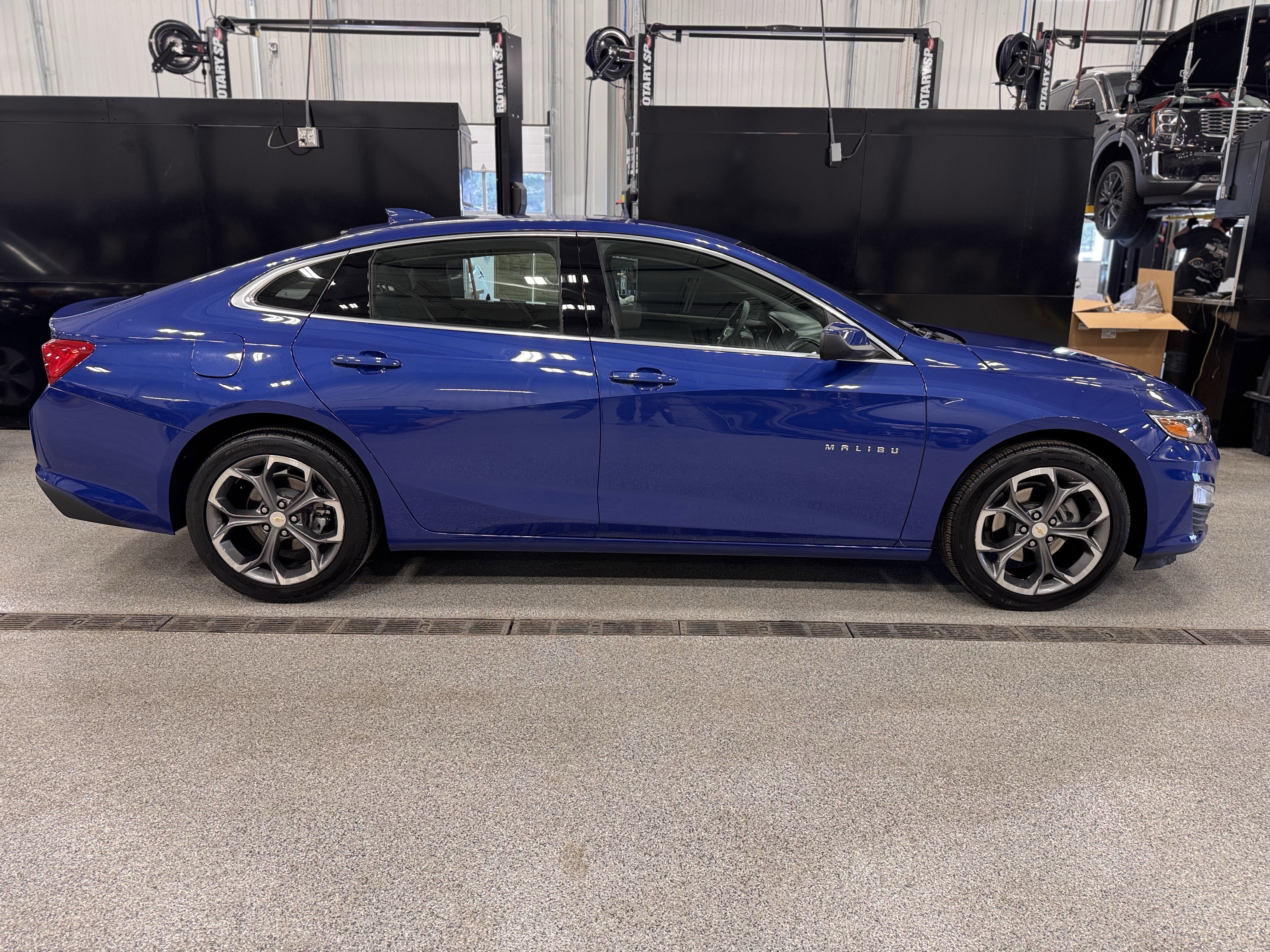 Used 2023 Chevrolet Malibu LT image 2