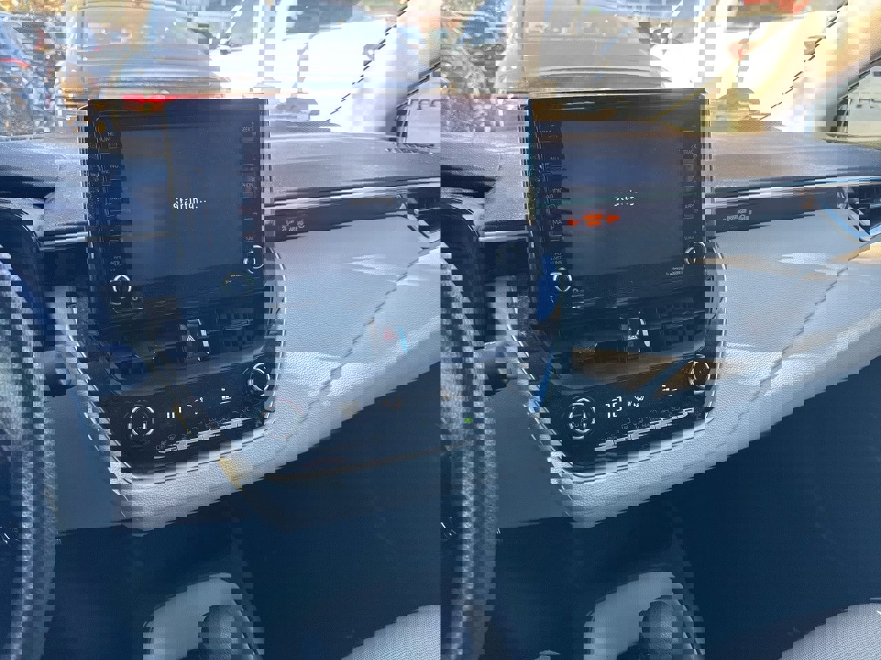 Used 2022 Toyota Corolla LE image 9