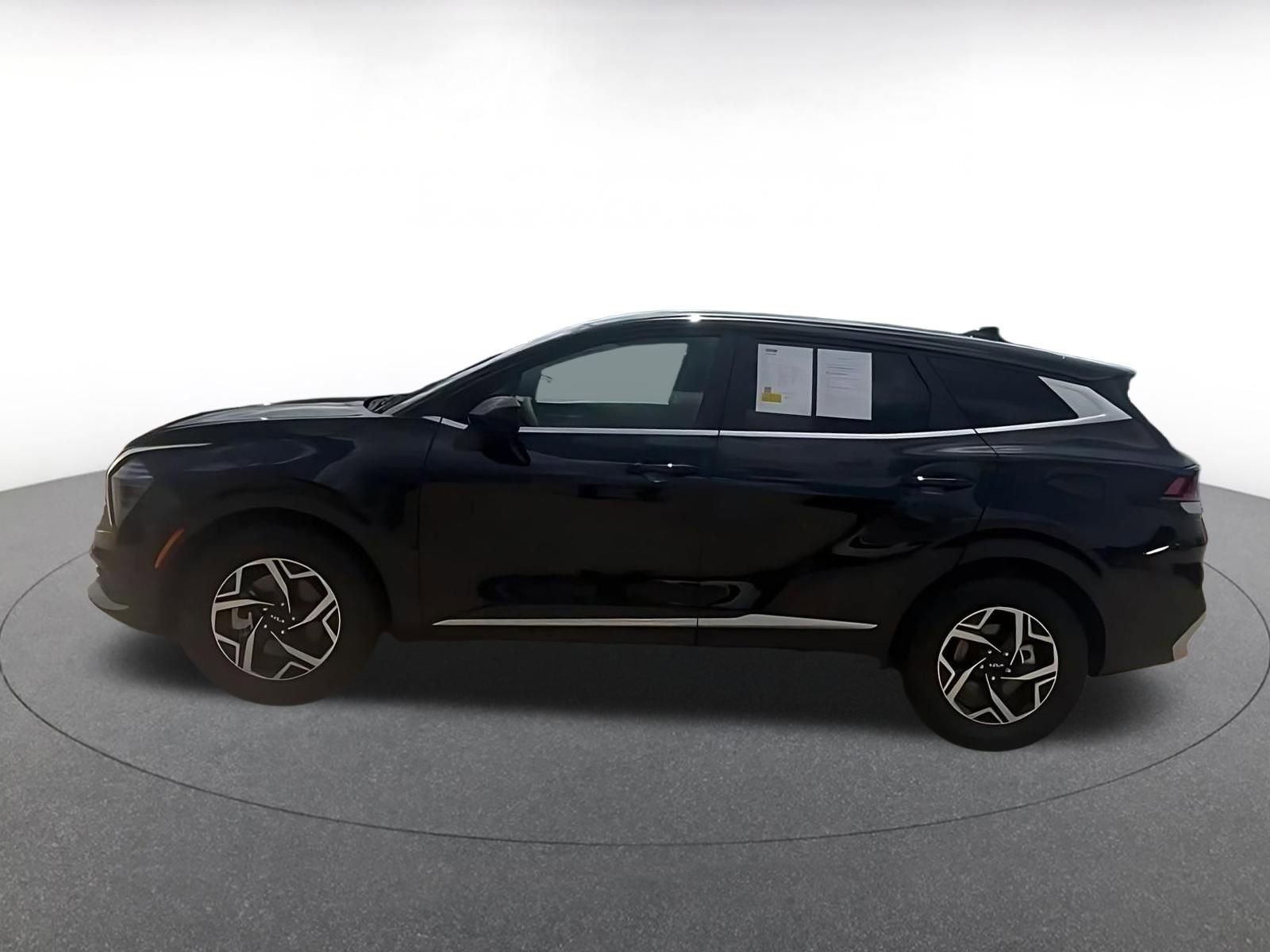 Used 2025 Kia Sportage LX image 10