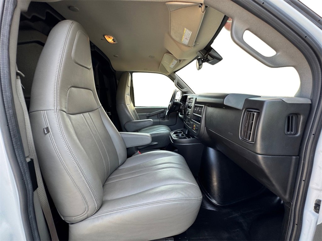 Used 2022 Chevrolet Express 2500 w/ Driver Convenience Package image 17