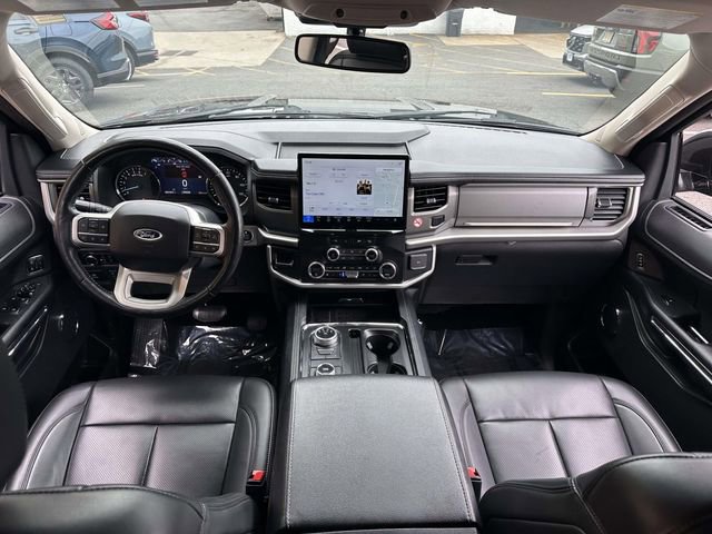 Used 2024 Ford Expedition XLT image 11