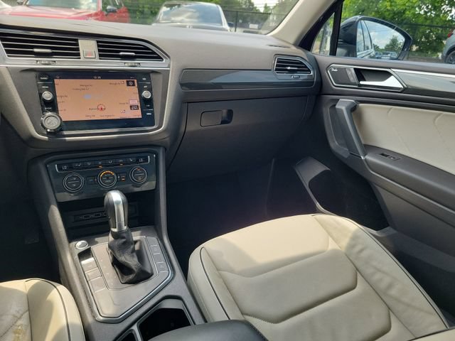 Used 2018 Volkswagen Tiguan SEL Premium FWD image 30