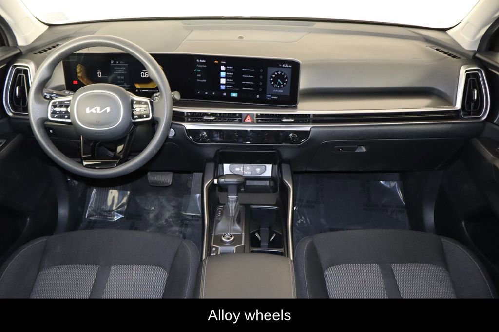 Used 2025 Kia Sorento LX image 13