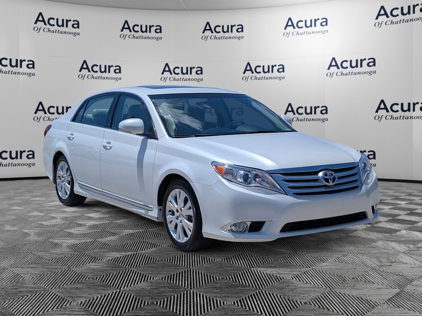 Used 2011 Toyota Avalon FWD image 1