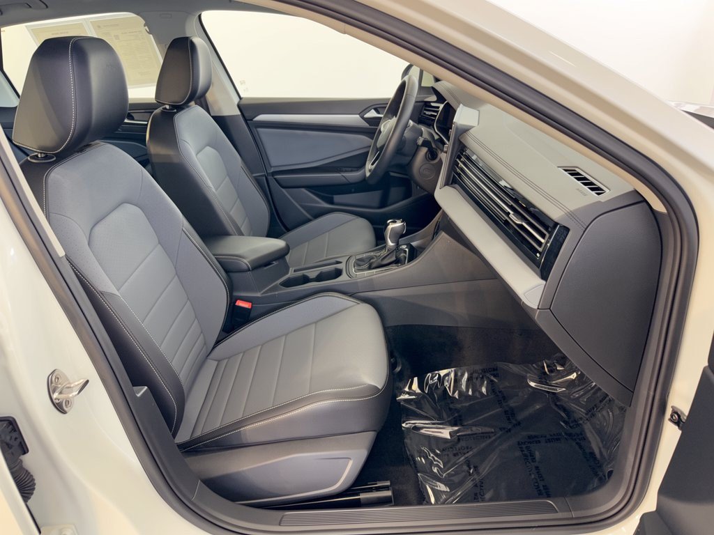 Used 2026 Volkswagen Jetta SE FWD image 30