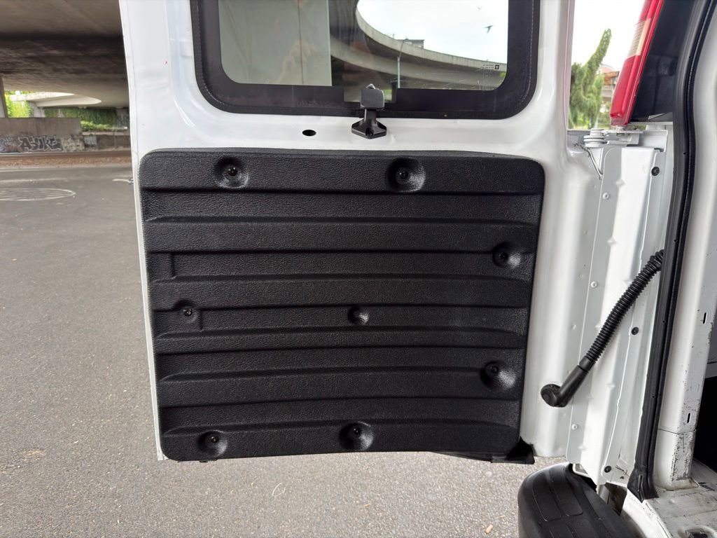 Used 2007 GMC Savana 2500 RWD image 28