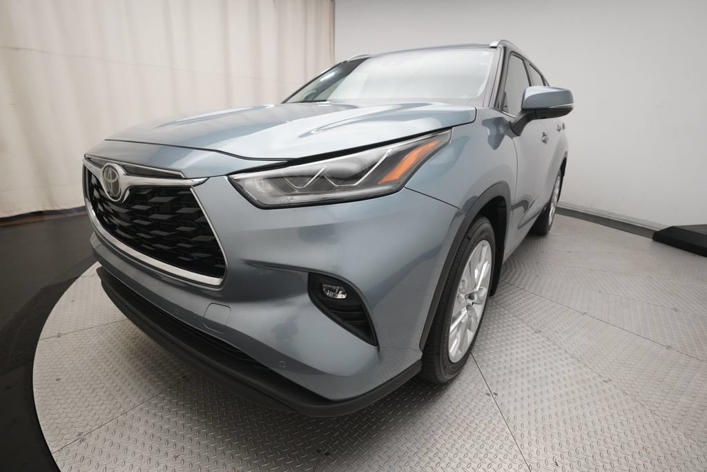 Used 2023 Toyota Highlander Limited AWD/4WD image 12