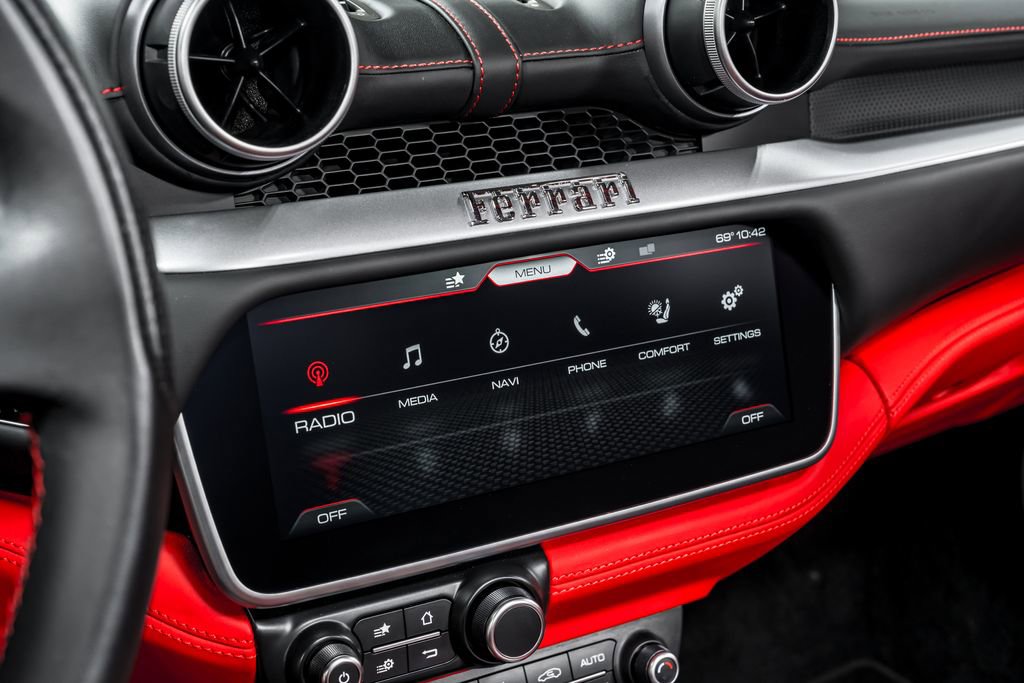 Used 2020 Ferrari Portofino RWD image 22