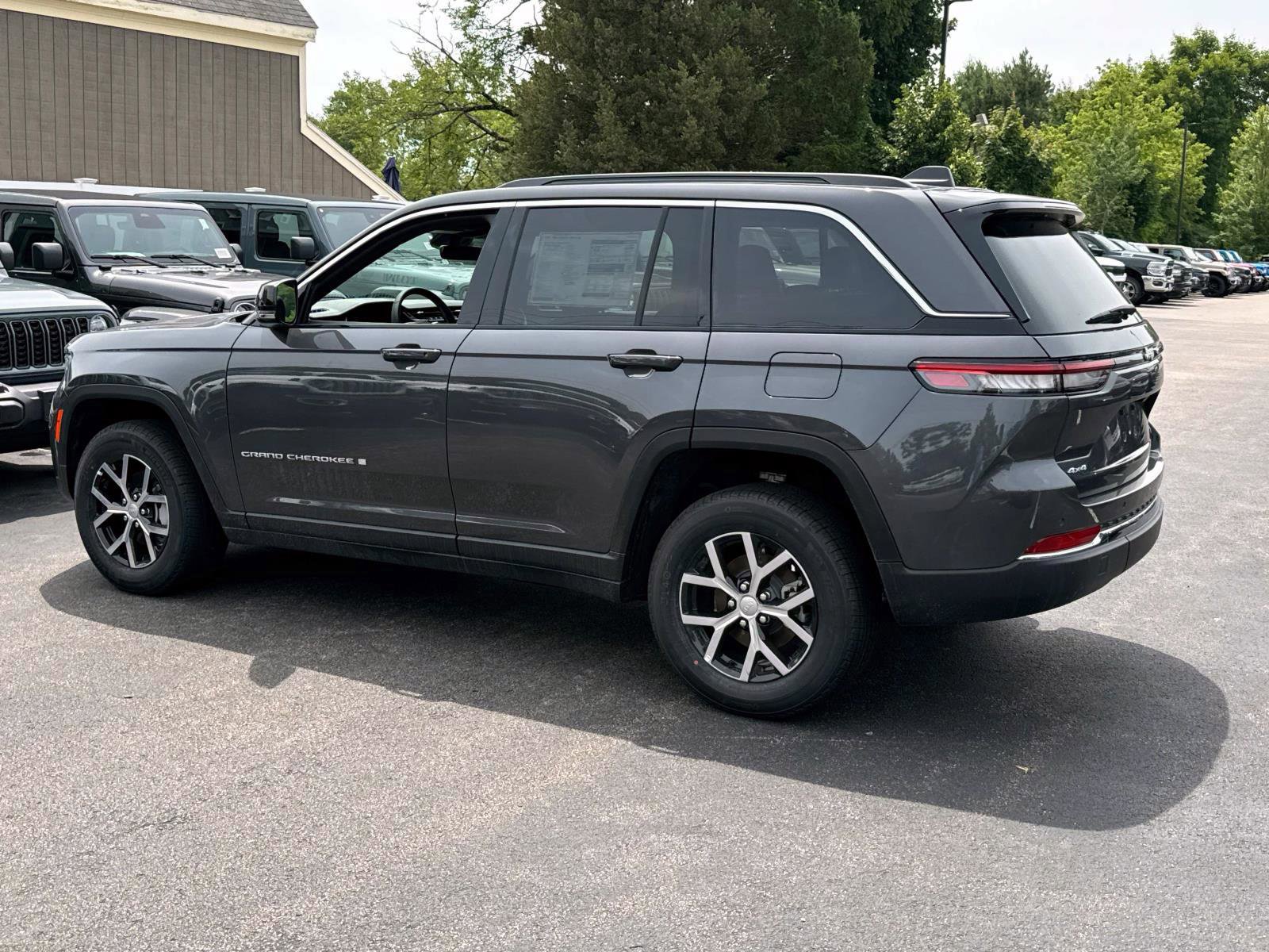 New 2025 Jeep Grand Cherokee Limited image 3