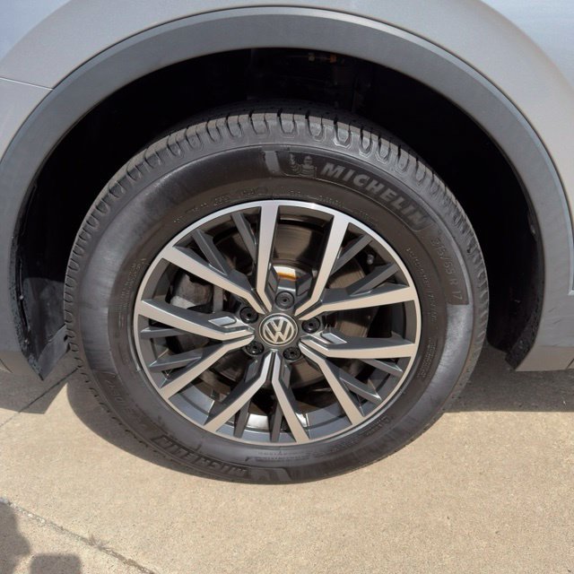 Used 2019 Volkswagen Tiguan SE w/ Panoramic Sunroof Package AWD/4WD image 10