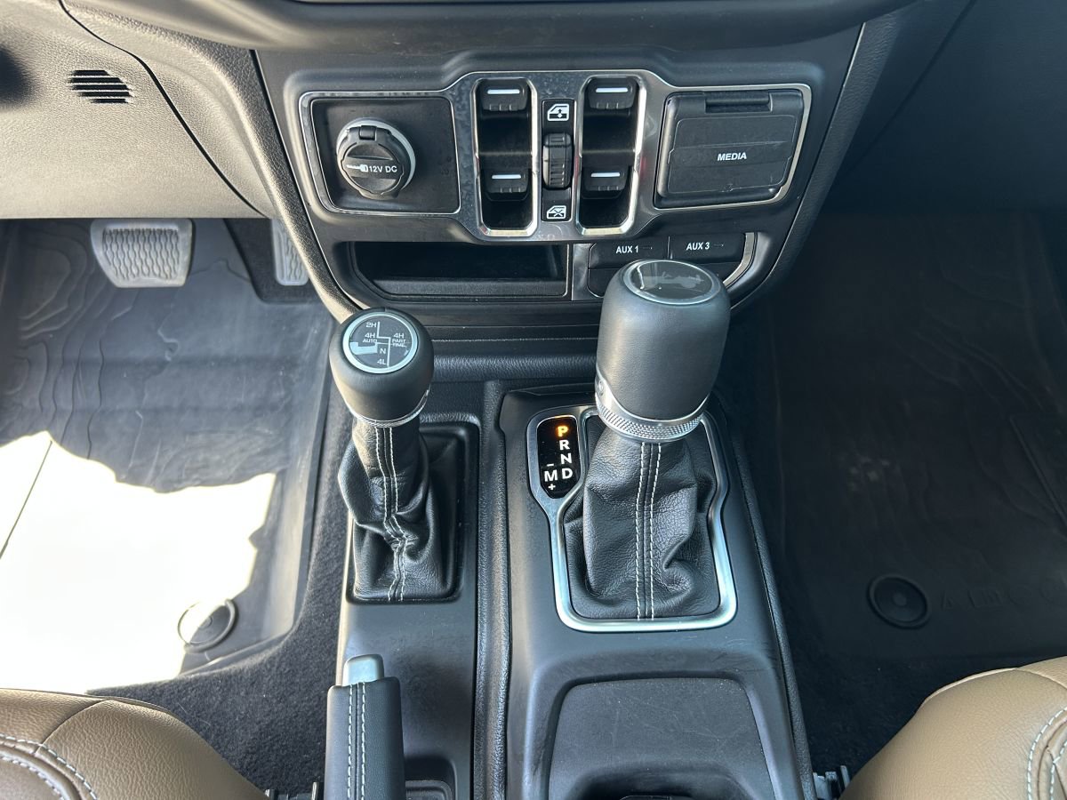 Used 2023 Jeep Wrangler Unlimited Sahara w/ Cold Weather Group AWD/4WD image 10