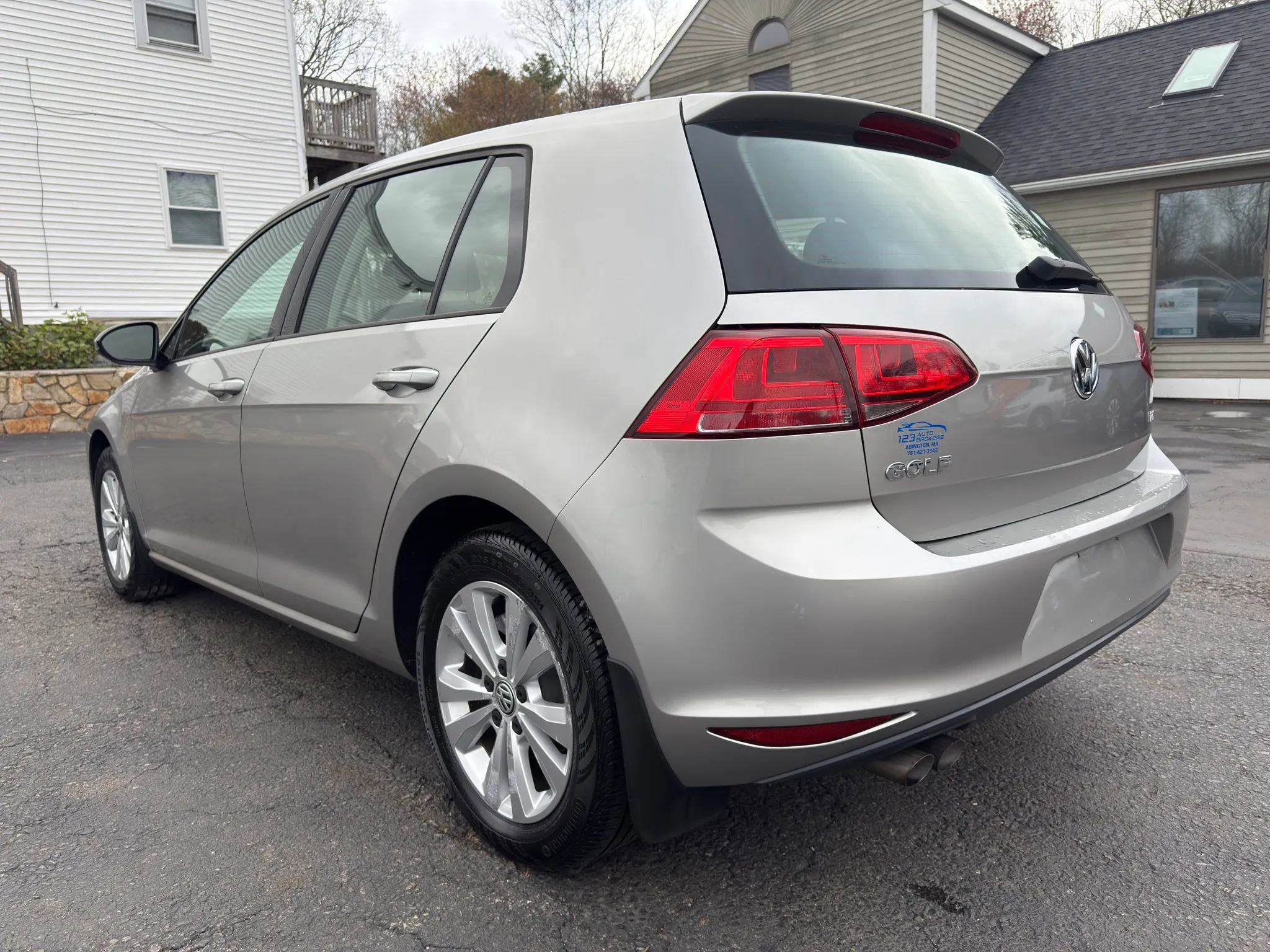 Used 2015 Volkswagen Golf TDI S FWD image 5
