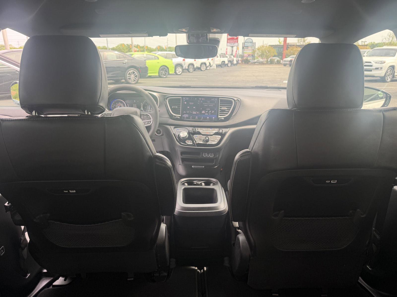 Used 2025 Chrysler Pacifica Select image 20