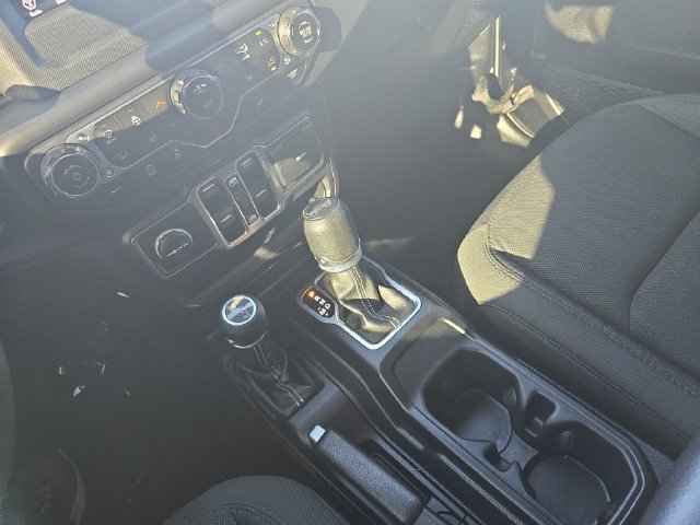 Used 2019 Jeep Wrangler Unlimited Sahara w/ Cold Weather Group AWD/4WD image 26