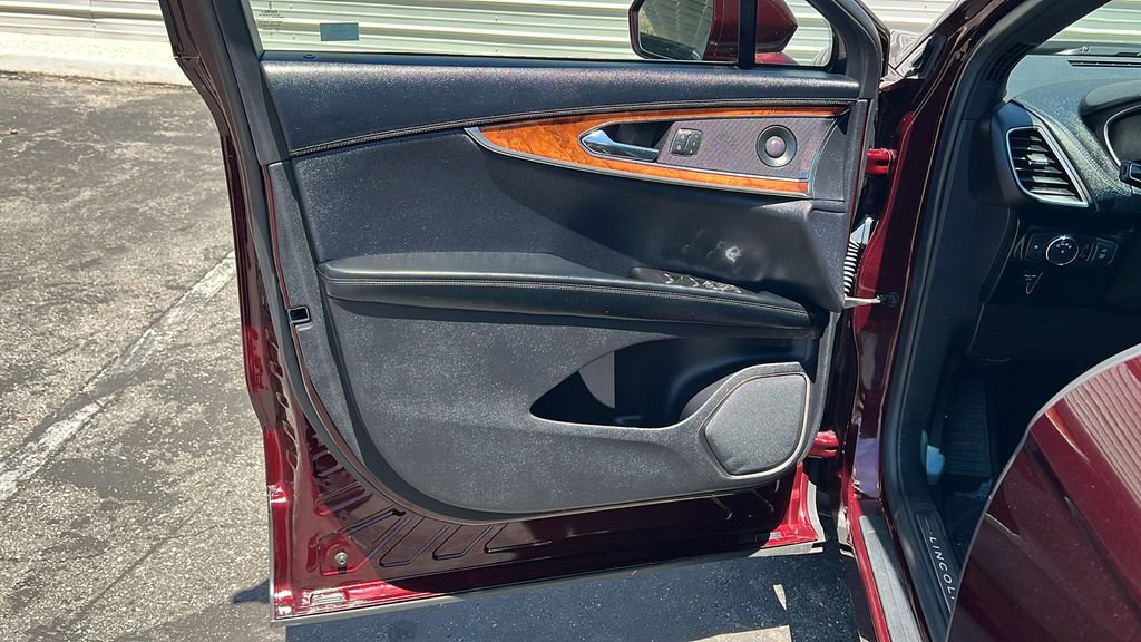 Certified 2019 Lincoln Nautilus Reserve FWD image 12