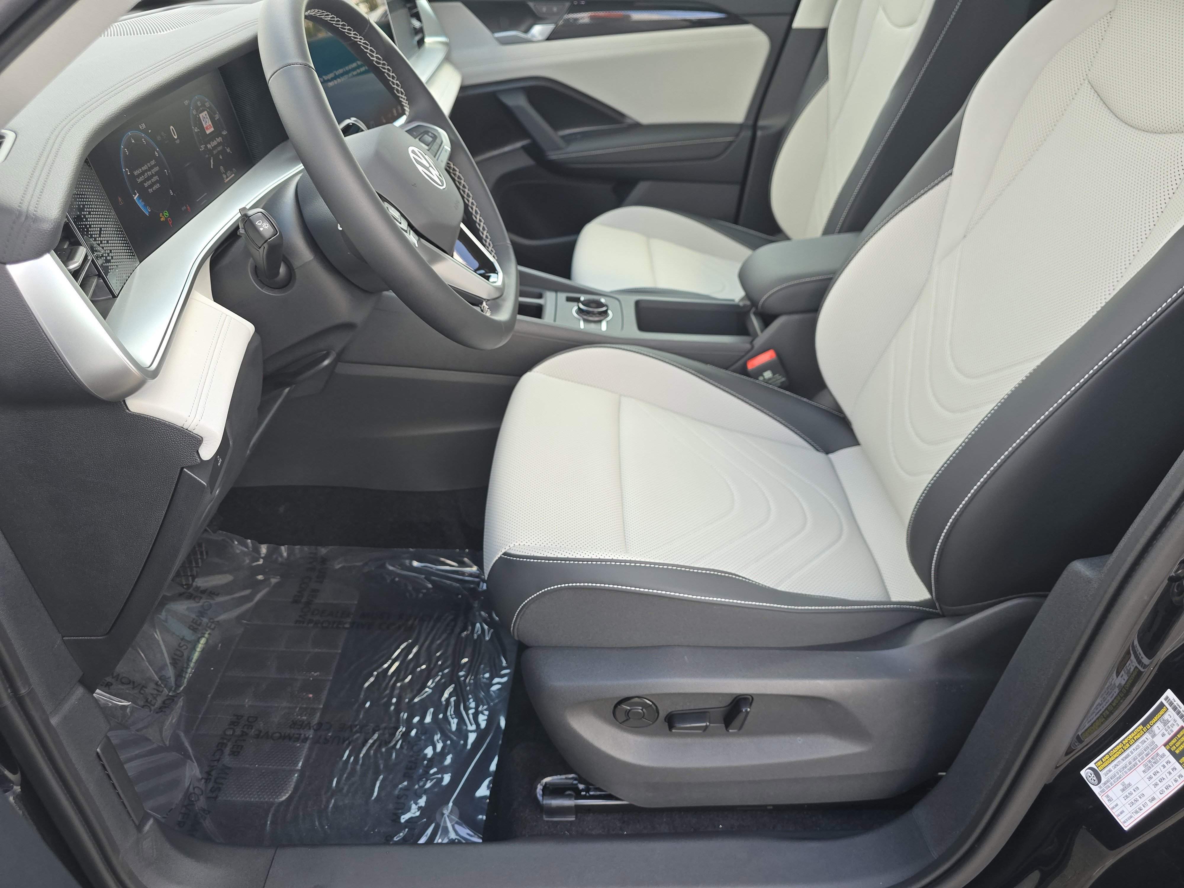 New 2025 Volkswagen Tiguan SE image 17