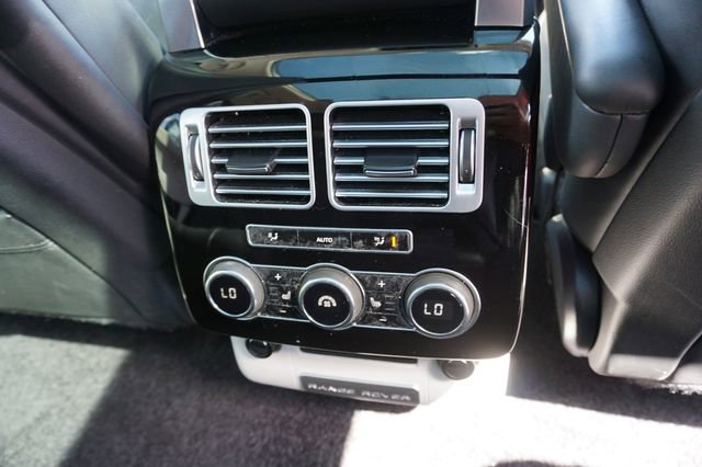 Used 2015 Land Rover Range Rover HSE image 16