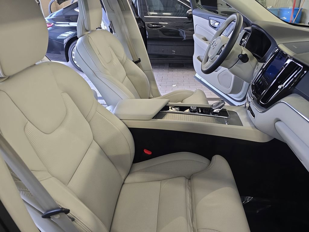 Used 2025 Volvo XC60 T8 Ultra w/ Protection Package Premier AWD/4WD image 11