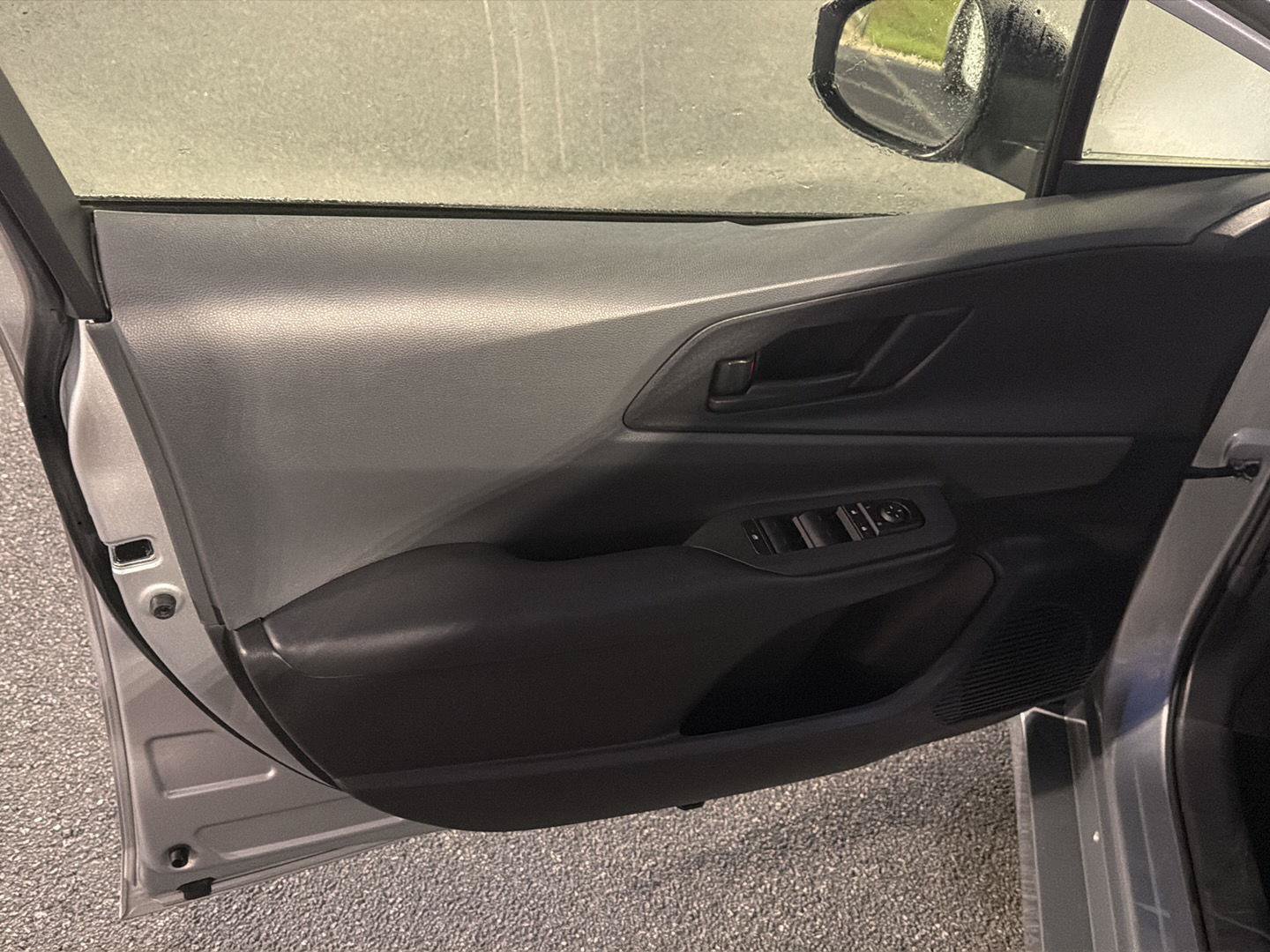 Certified 2025 Toyota Prius LE FWD image 16