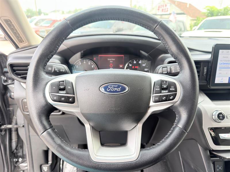 Used 2023 Ford Explorer XLT AWD/4WD image 13
