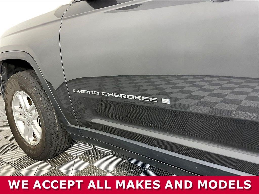 Used 2023 Jeep Grand Cherokee Laredo AWD/4WD image 24