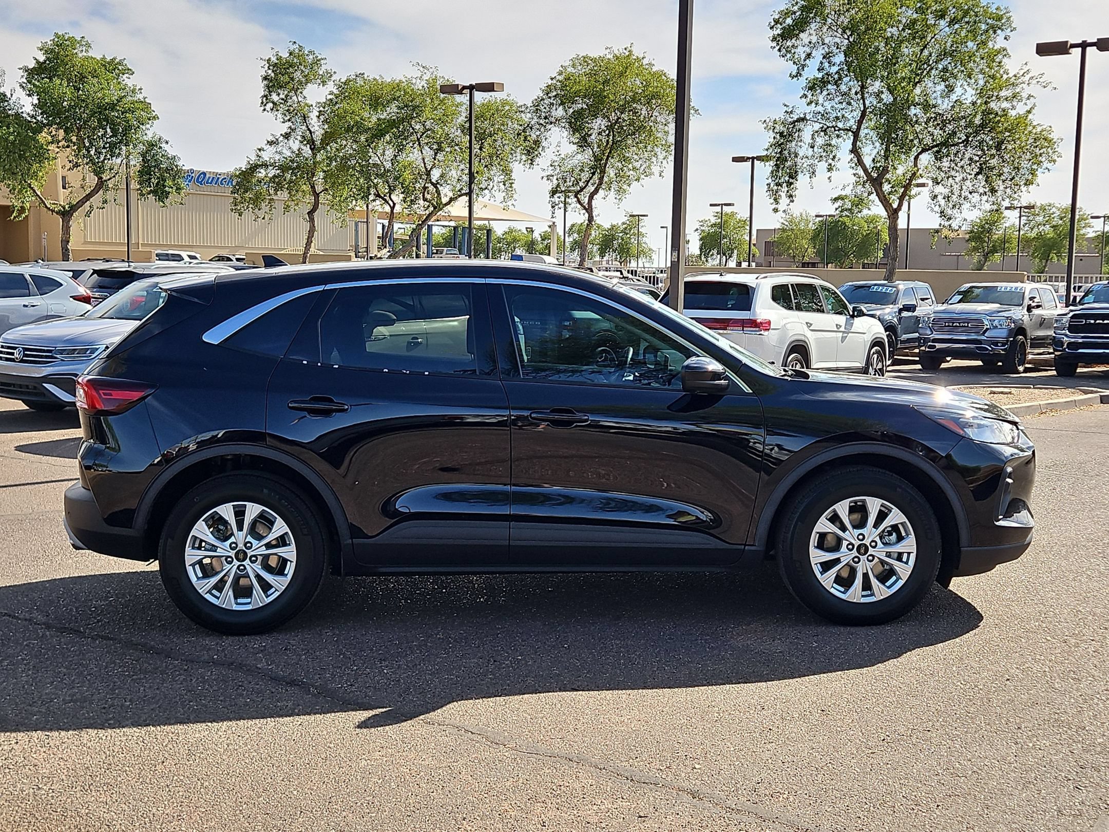 Used 2023 Ford Escape Active w/ Tech Pack #2 FWD image 4