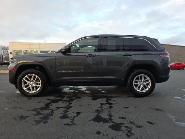 Used 2025 Jeep Grand Cherokee Laredo X AWD/4WD image 4