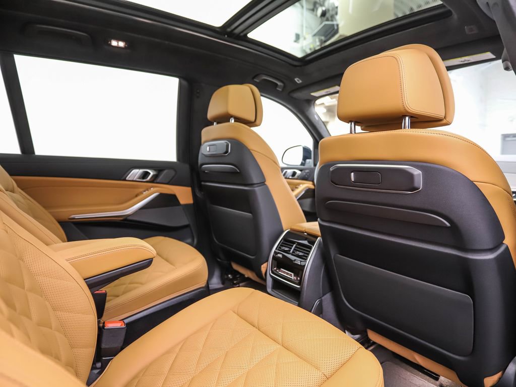 Used 2025 BMW X7 xDrive40i w/ Executive Package image 28